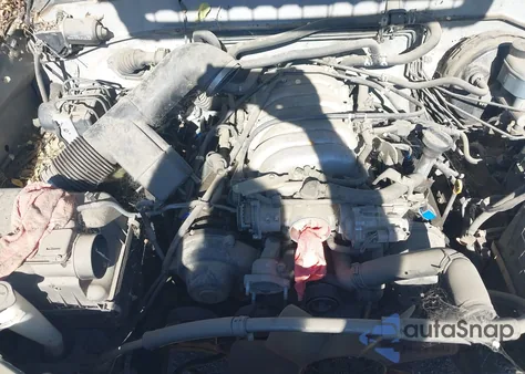 2001 Toyota Sequoia Sr5 V8 z USA, uszkodzony, nr VIN 5TDBT44A41S026481